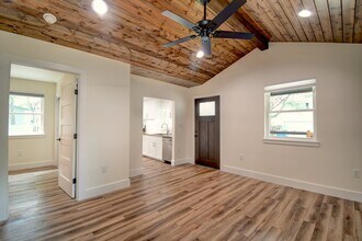1302 McAllen Dr in Kerrville, TX - Building Photo - Building Photo
