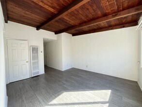 1424 Ocean Ave-Unit -B in Seal Beach, CA - Building Photo - Building Photo