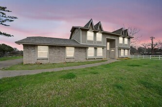 6925 Calender Rd, Unit A in Arlington, TX - Building Photo - Building Photo