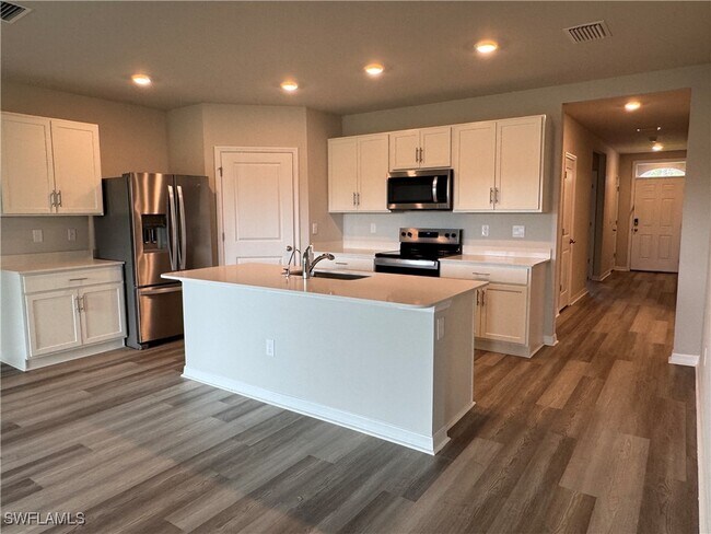 726 Oakridge Ave S in Lehigh Acres, FL - Building Photo - Building Photo