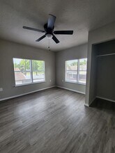 601 E Wright Ave-Unit -B in Baytown, TX - Building Photo - Building Photo