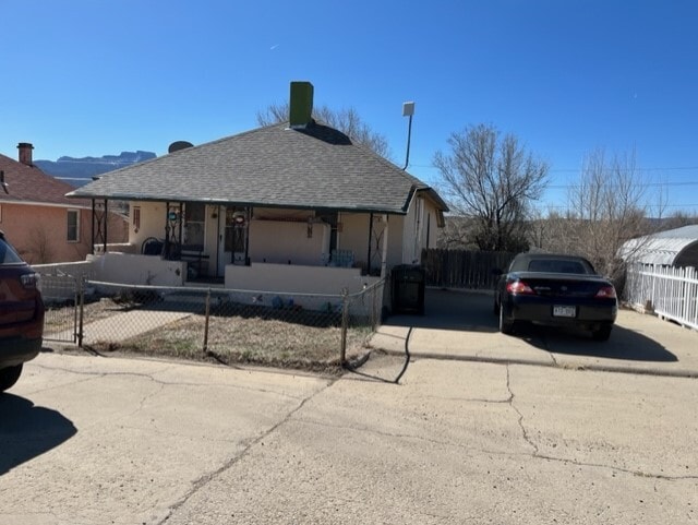 property at 922 Robinson Ave