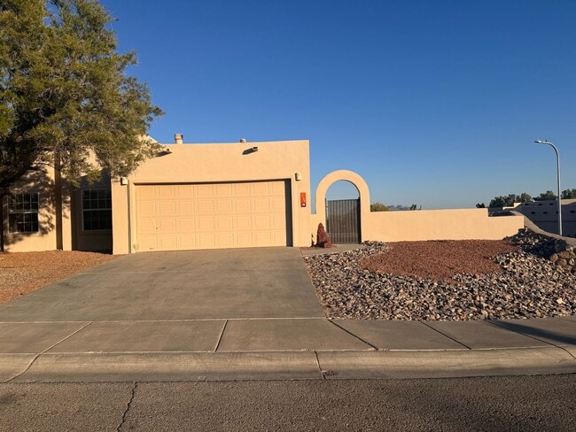 3198 Athenian Way in Las Cruces, NM - Building Photo - Building Photo