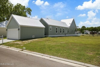 254 Caillavet St in Biloxi, MS - Building Photo - Building Photo