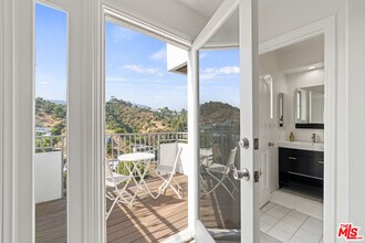 6389 La Punta Dr in Los Angeles, CA - Building Photo - Building Photo