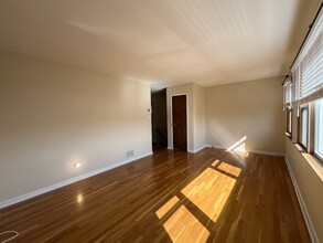 5 Spring St, Unit 2 in Jersey City, NJ - Building Photo - Building Photo