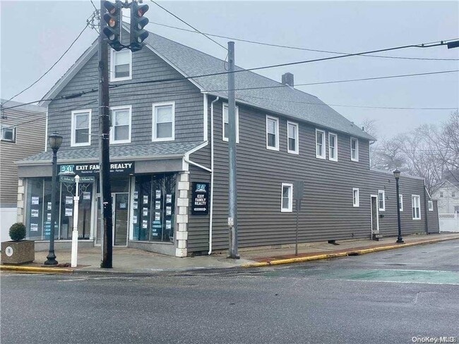 property at 8 E John St