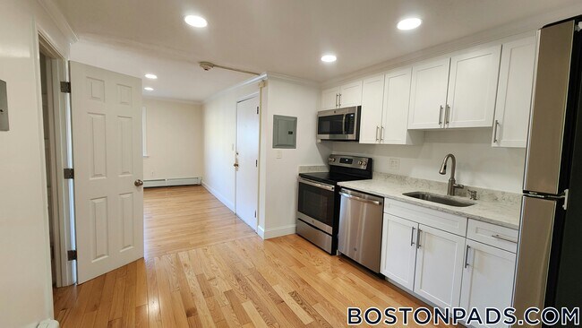 16 Westford St in Boston, MA - Foto de edificio - Building Photo