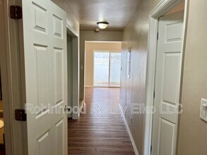 1640 Winchester Dr in Elko, NV - Building Photo - Building Photo