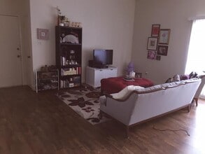 10440 High Hollows Dr in Dallas, TX - Building Photo - Building Photo