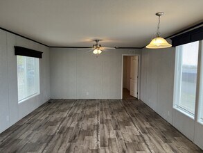 582 Brent Dr in Spring Creek, NV - Building Photo - Building Photo
