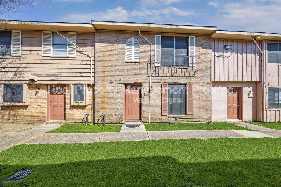 3006 Falk Ct in La Porte, TX - Building Photo