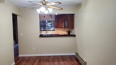 1460 Parkway Dr in Rohnert Park, CA - Foto de edificio - Building Photo