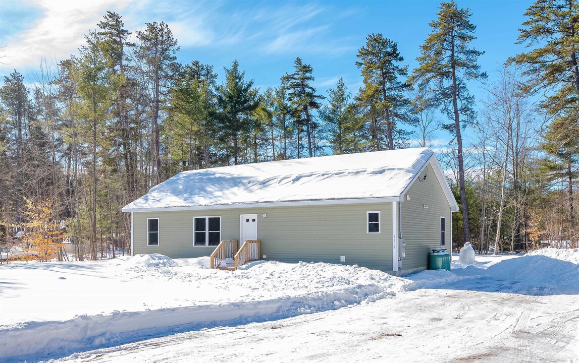 3801 Province Lake Rd in East Wakefield, NH - Building Photo