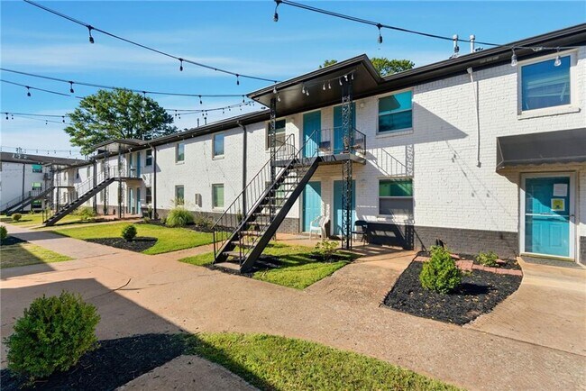 558 College St in Hapeville, GA - Building Photo - Building Photo