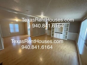 1024 Yucca St in Burkburnett, TX - Building Photo - Building Photo