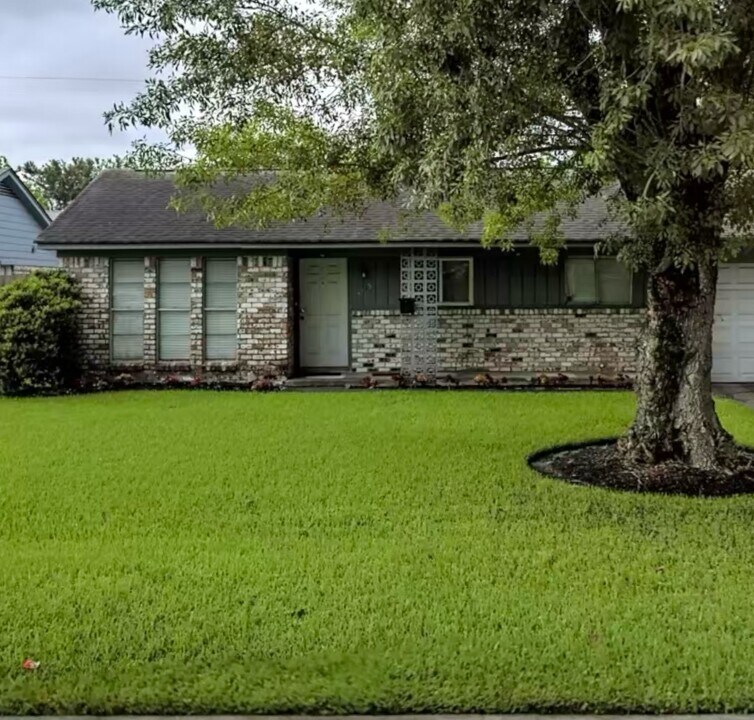 4315 Woodmont Dr in Houston, TX - Building Photo