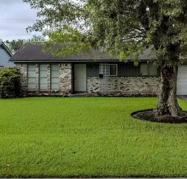property at 4315 Woodmont Dr