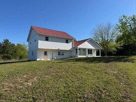1885 Everett Rd in Rainsville, AL - Building Photo