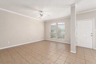 1001 Krenek Tap Rd in College Station, TX - Foto de edificio - Building Photo