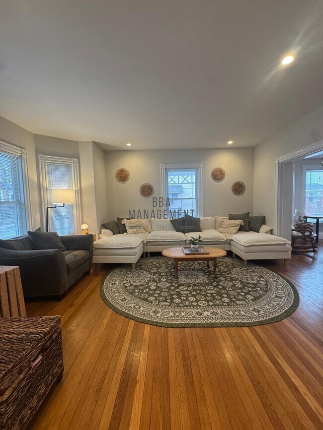 58 Saunders St, Unit 1