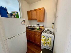 1111 Boylston St, Unit 41 in Boston, MA - Building Photo - Building Photo