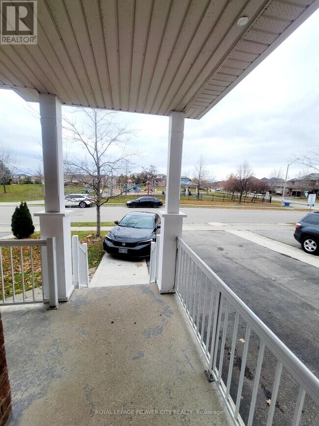 5 Pantomine Blvd in Brampton, ON - Building Photo - Building Photo