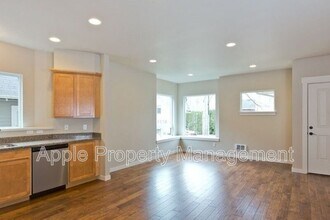 556 1/2 Prospect St in Seattle, WA - Building Photo - Building Photo