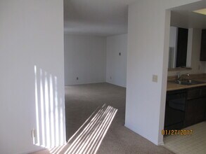 1208 E Walnut Ave in Lompoc, CA - Building Photo - Building Photo