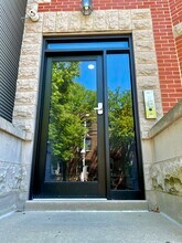 1059 W Cornelia Ave, Unit 1 in Chicago, IL - Building Photo - Building Photo
