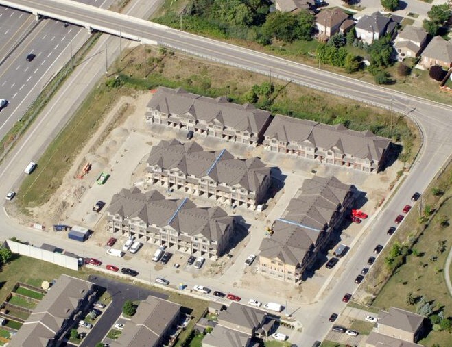 Peachy Townhomes in Stoney Creek, ON - Building Photo