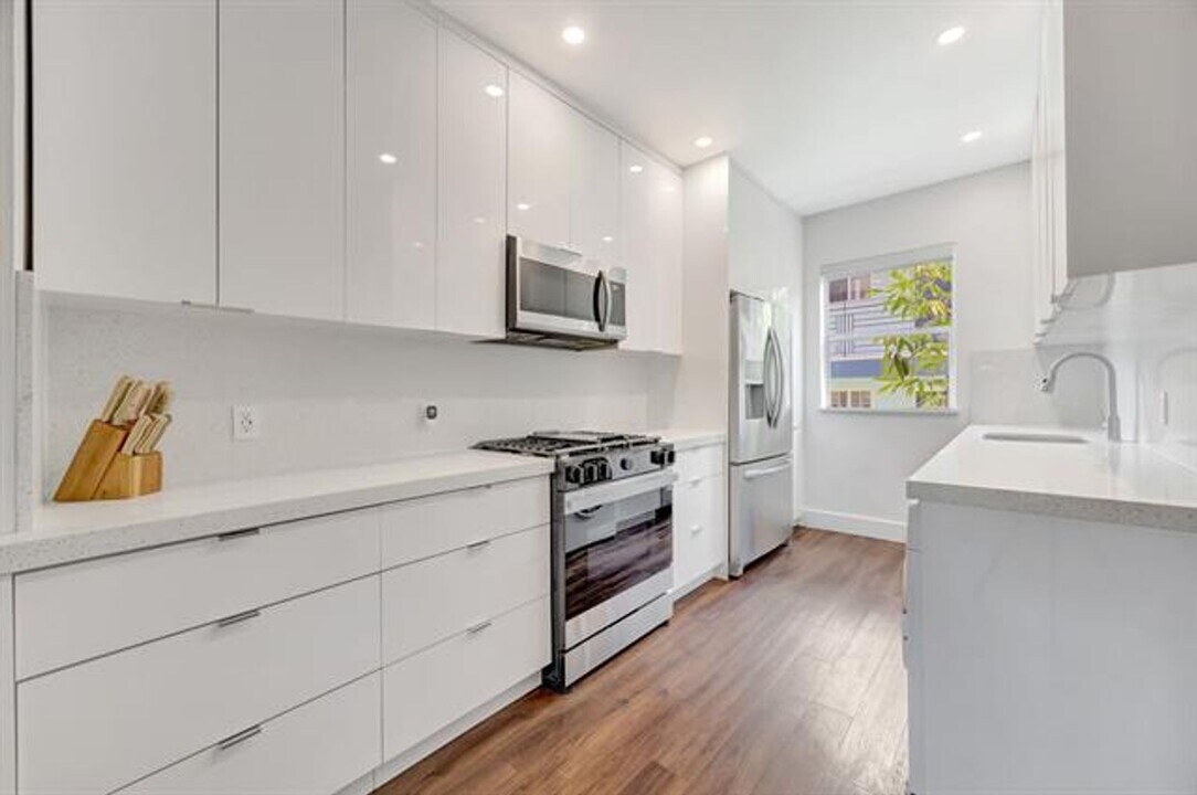 1446 Lenox Ave. in Miami Beach, FL - Building Photo