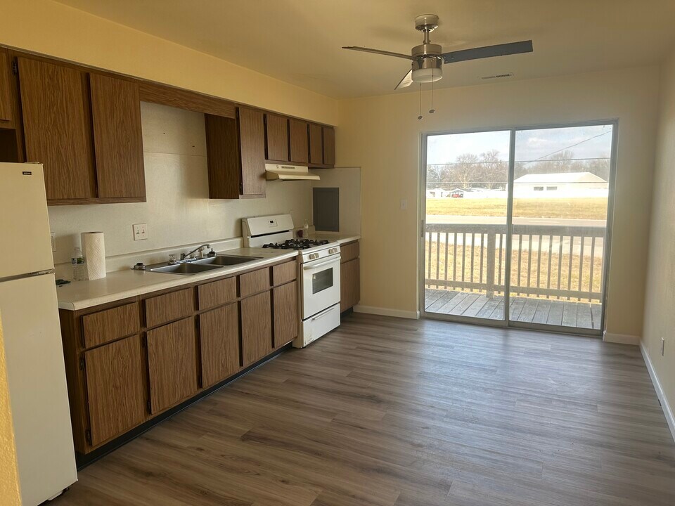 Ben Louis Apartments in Belleville, IL - Building Photo