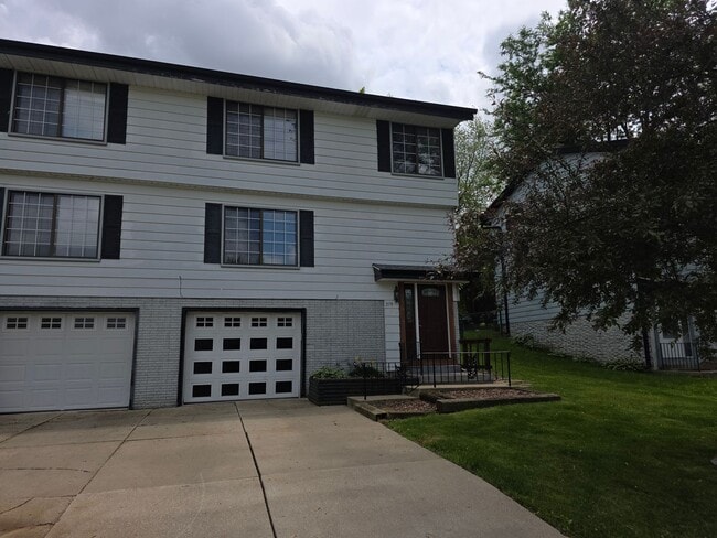 219 McDivitt Ln in Mukwonago, WI - Building Photo - Building Photo