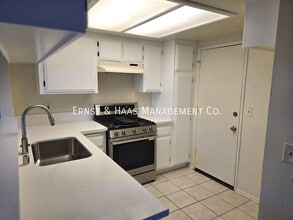 9118 Cedar St in Bellflower, CA - Building Photo - Building Photo