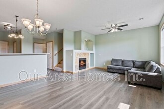11322 Aberdeen Cir NE in Blaine, MN - Foto de edificio - Building Photo