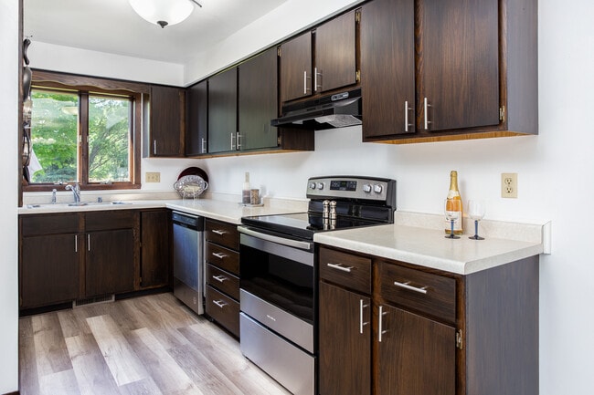 3500 Northridge Ct in Appleton, WI - Building Photo - Building Photo