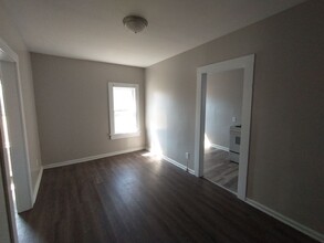 407 N Clayton Ave in Wichita, KS - Building Photo - Building Photo