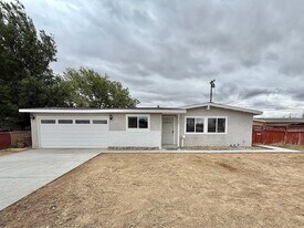 2028 W Oldfield St in Lancaster, CA - Building Photo