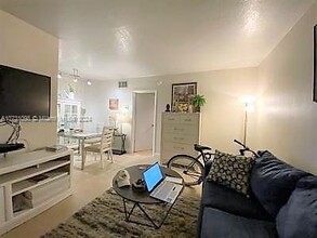 100 Sunrise Dr in Miami, FL - Building Photo - Building Photo