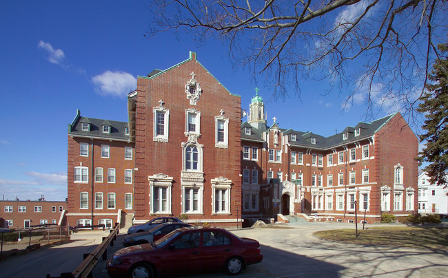 The Mount in Fall River, MA - Foto de edificio - Building Photo