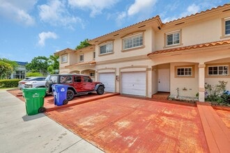 3055 Riverside Dr in Coral Springs, FL - Building Photo - Building Photo