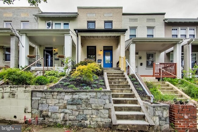 property at 1749 L St NE