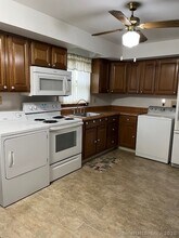 102 Trojan Dr in Bridgeport, CT - Building Photo - Building Photo