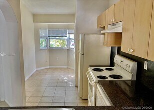 1270 SE 28th Ct-Unit -205 in Homestead, FL - Building Photo - Building Photo