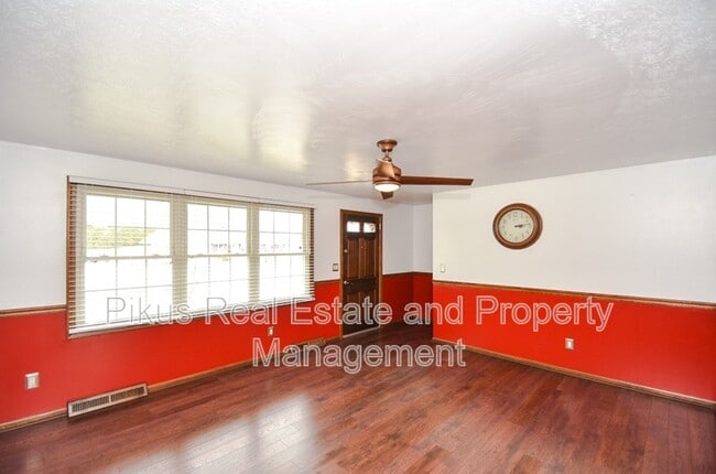 1932 Otterbin St in Louisville, OH - Building Photo - Building Photo