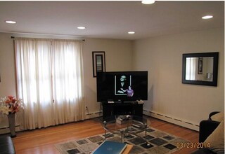 298 Luddington Ave, Unit 2nd Flr in Clifton, NJ - Foto de edificio - Building Photo