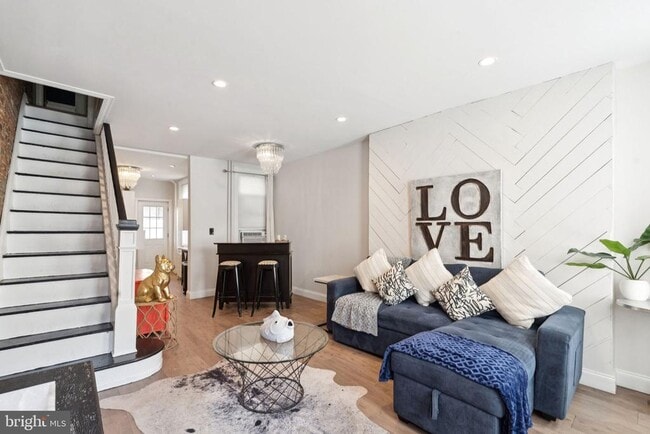 property at 2511 E Oakdale St
