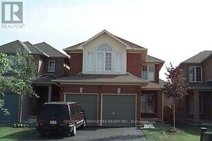 19 Dovesong Dr in Brampton, ON - Building Photo