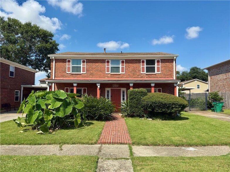316 Bienville Dr in Gretna, LA - Building Photo